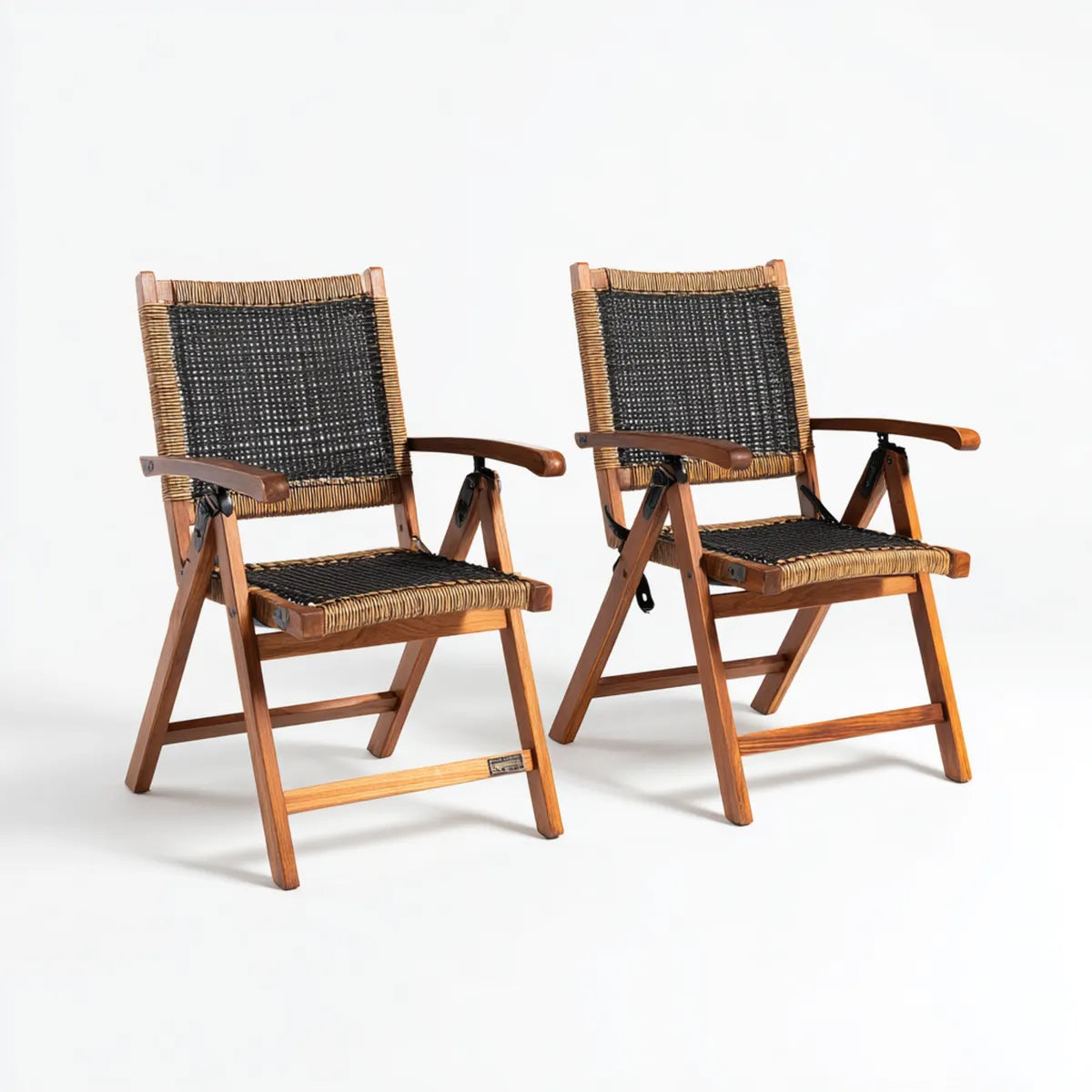 Lot de 2 fauteuils lounge de jardin pliants inclinables marron et noir en bois massif d’acacia et corde PP à dossier rectangulaire 58 x 65 x 90 cm